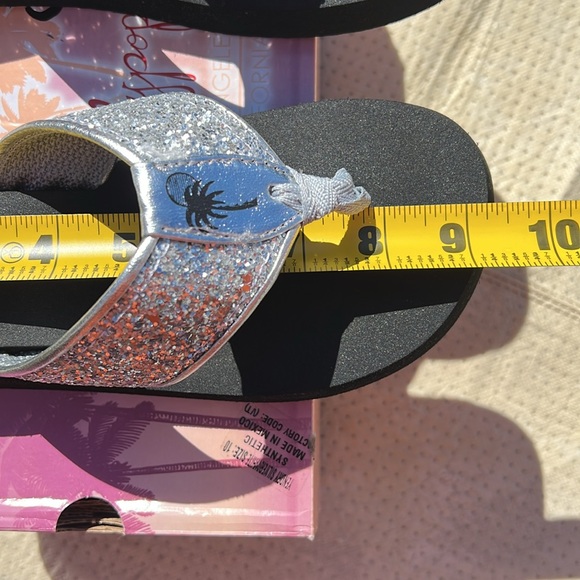 Brand new jelly pop sandals. Not sure on size but 9 inches heal to toe. - Picture 5 of 9